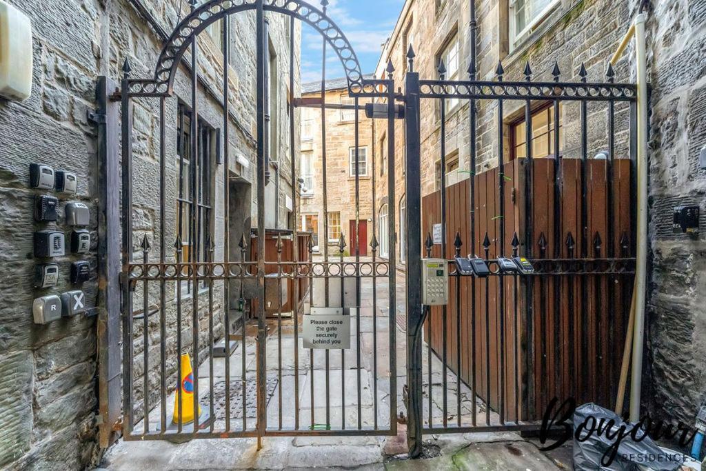Spacious 2Br-1Ba - Grassmarket - Free Parking By Bonjour Residences Эдинбург Экстерьер фото